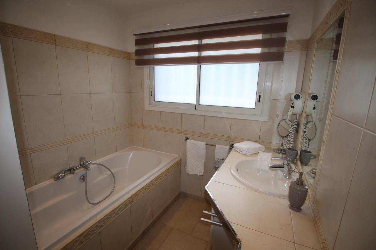 Villa Jalna Chambre, Suites Et Appartement Roquefort Les Pins Eksteriør billede