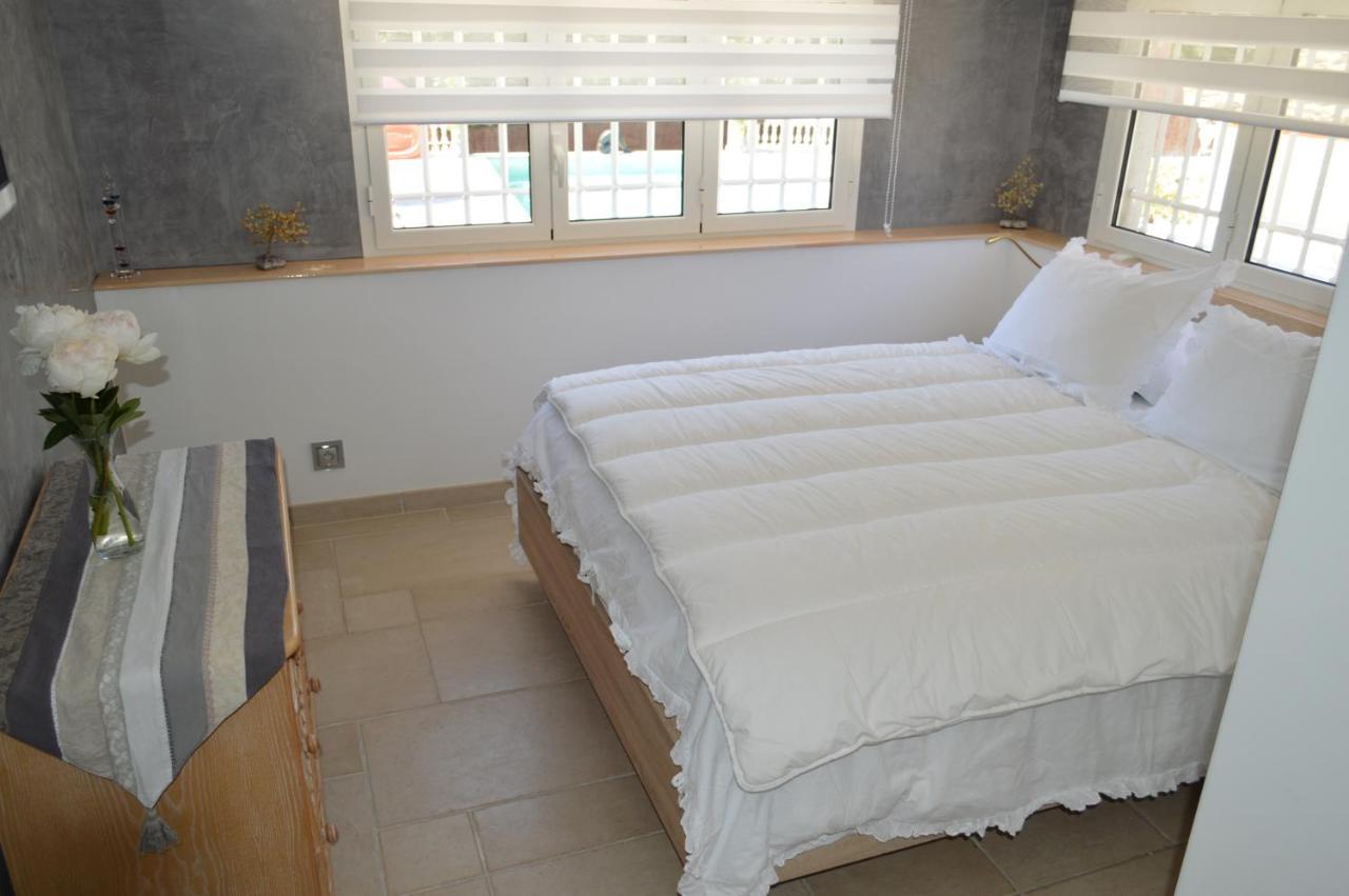 Villa Jalna Chambre, Suites Et Appartement Roquefort Les Pins Eksteriør billede